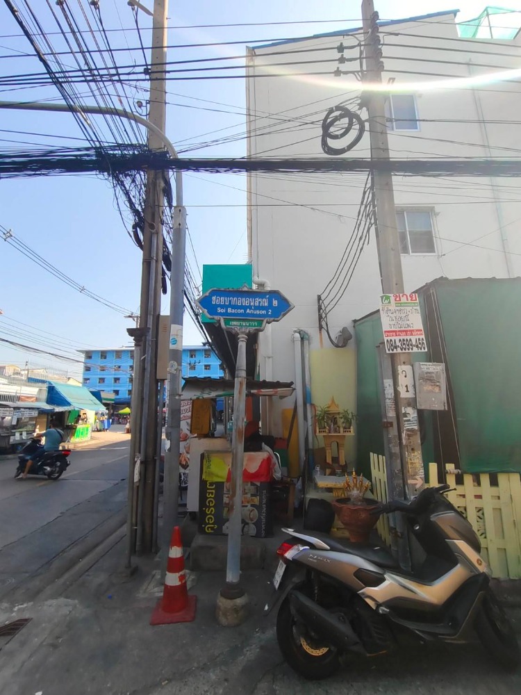 ชาย ที่ดินพร้อมบ้านเปล่า 49 ตร.วา ช่องนนทรี ยานนาวา