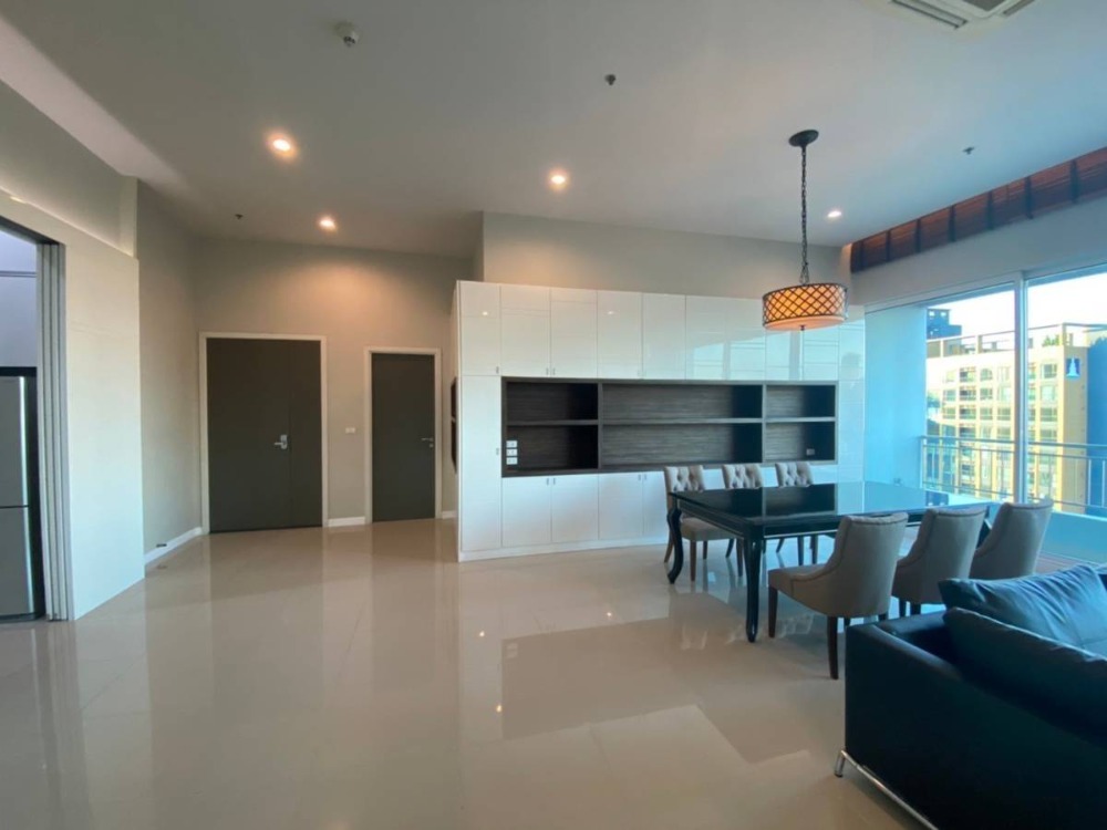 ขาย 3 ห้องนอน 180 ตร.ม. Circle Condominium Petchburi36